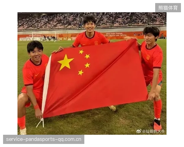 U23国足夺铜牌，大合影展示国旗——中国足球新生代的传承与梦想