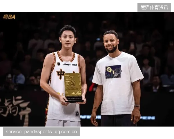 库里半场满分：从球员风采到球迷心灵的深情告白